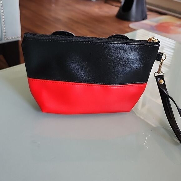 NWOT Minnie Mouse Wristlet/ Cosmetic Bag - Picture 2 of 7